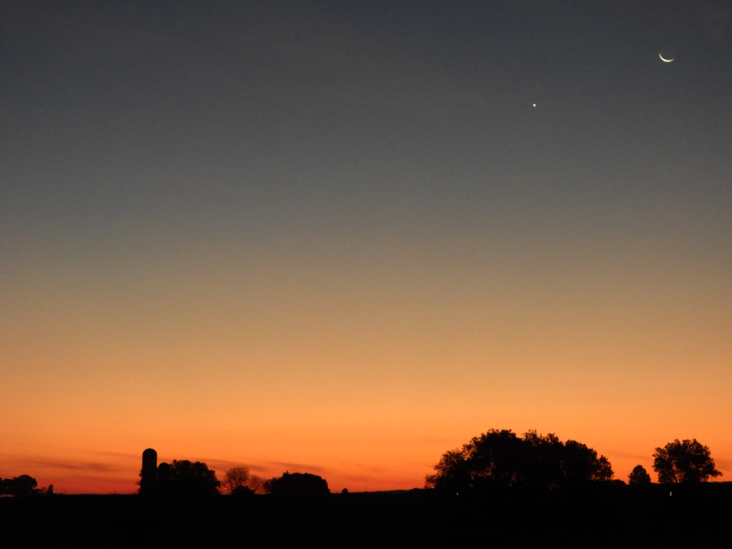 Nightscape photo of the central Milky Way