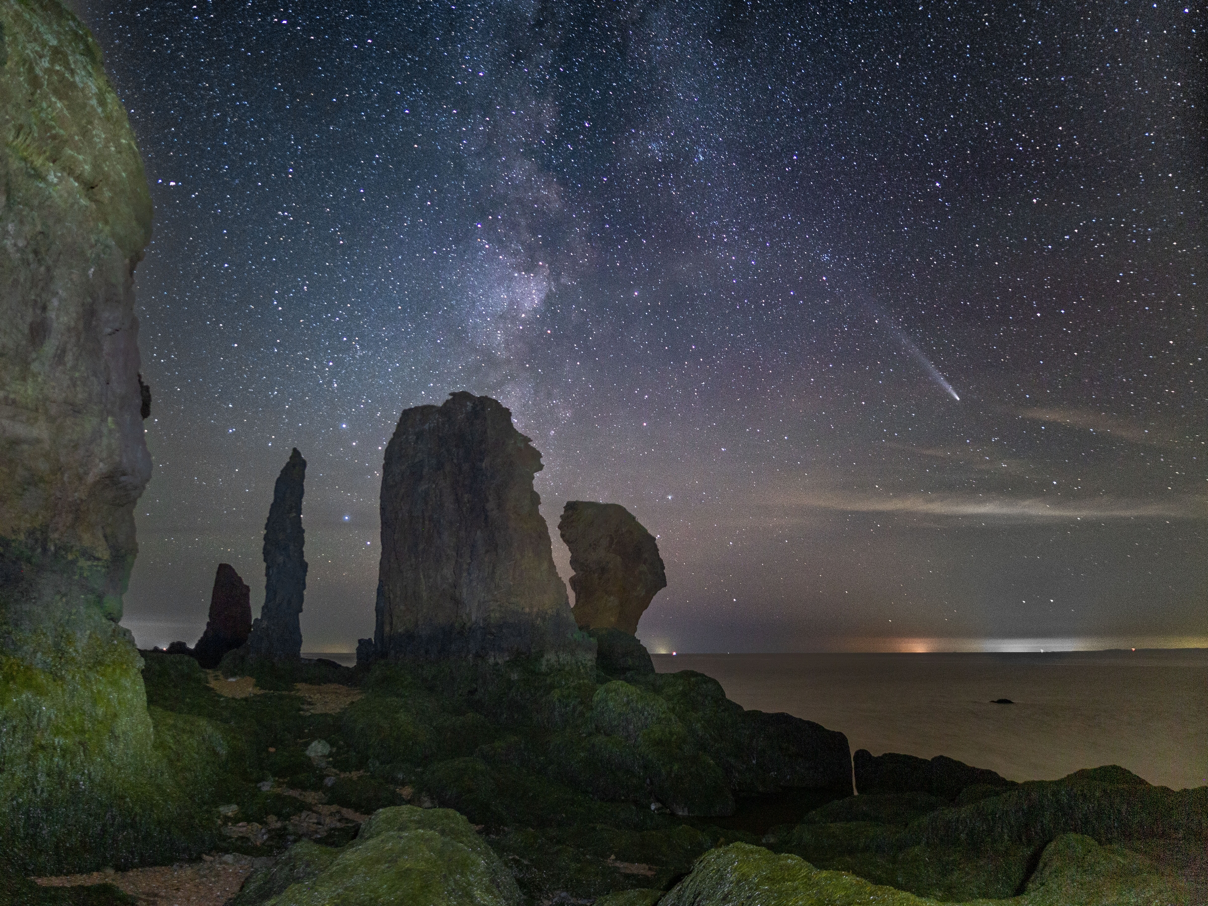 Cosmic Coastline Comet C/2023 A3 (Tsuchinshan – atlas).